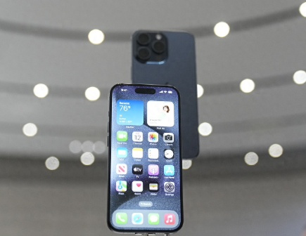 方城Apple维修站分享买iPhone15还是华为Mate60