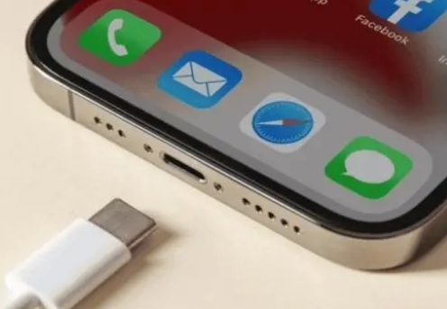 方城苹果15维修分享iPhone15改USB-C接口后能和安卓用户互借充电器吗 